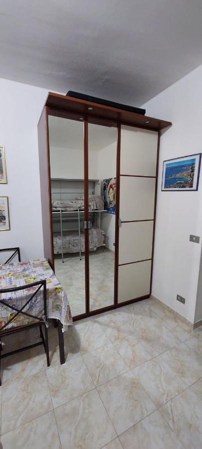 Ferienwohnung Ampio Monolocale Con Terrazzo - A 2 Passi Dal Mare Latte Exterior foto