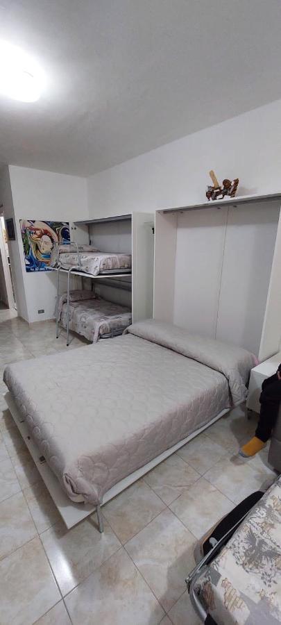 Ferienwohnung Ampio Monolocale Con Terrazzo - A 2 Passi Dal Mare Latte Exterior foto