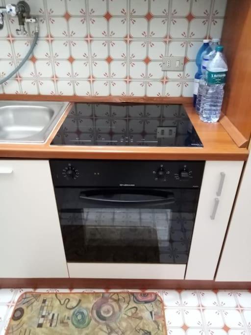 Ferienwohnung Ampio Monolocale Con Terrazzo - A 2 Passi Dal Mare Latte Exterior foto