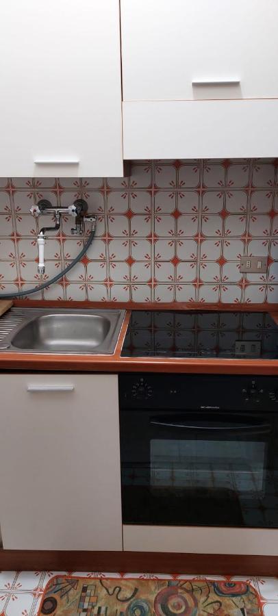 Ferienwohnung Ampio Monolocale Con Terrazzo - A 2 Passi Dal Mare Latte Exterior foto